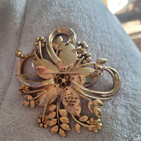 STUNNING Avon Gold and Red Crystal Brooch - Picture 4 of 4